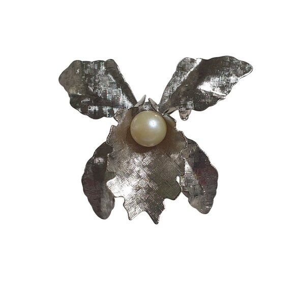 Silver Tone Floral Iris Leaf Brooch Pin Faux Pearl Center Vintage Jewelry Mom Gi - Picture 1 of 3